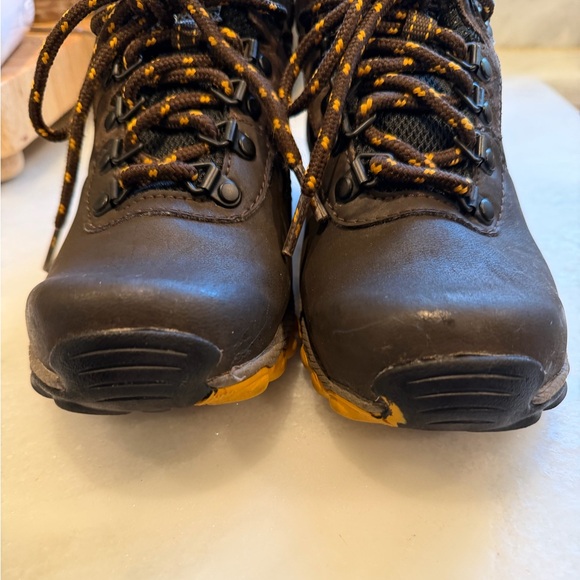 Columbia Youth Newton Ridge Mid Hiker Boot Size 3 - Picture 5 of 6